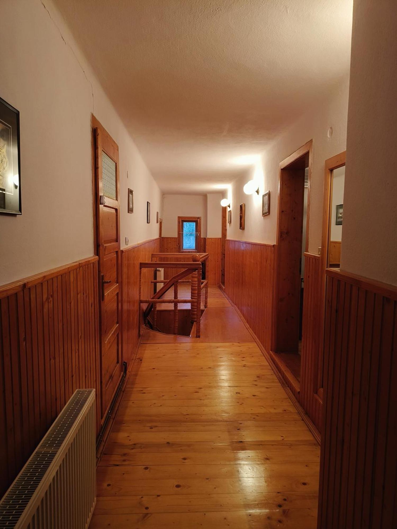 Casa Dintre Meri Пояна-Мэрулуй Экстерьер фото