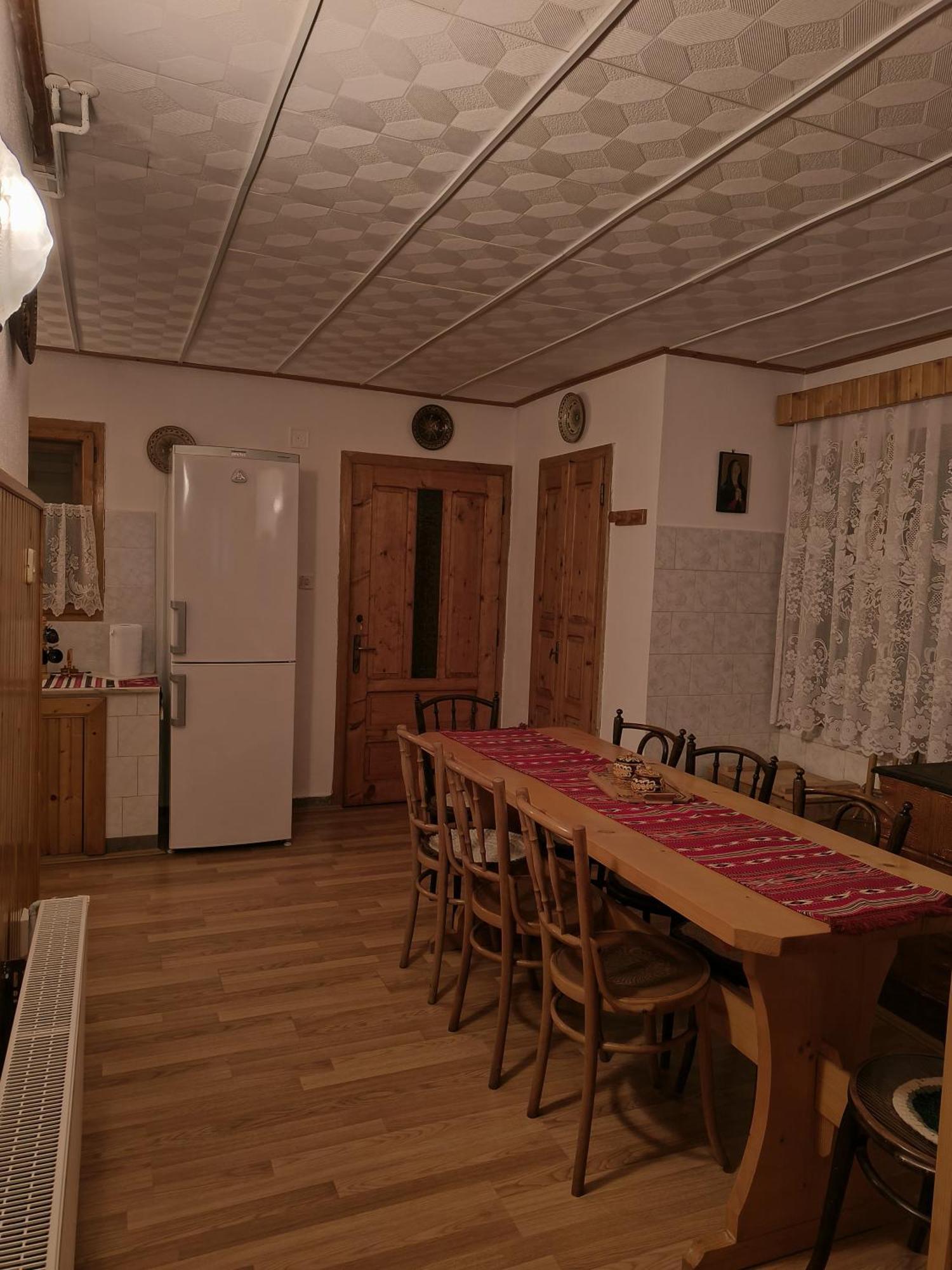 Casa Dintre Meri Пояна-Мэрулуй Экстерьер фото